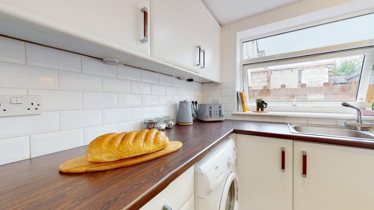 Cosy Cardiff Apartment And Patio Esterno foto